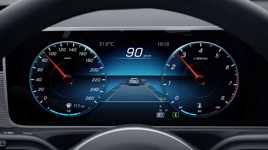 Tablero digital y asistencia al conductor de la innovadora Clase A de Mercedes-Benz