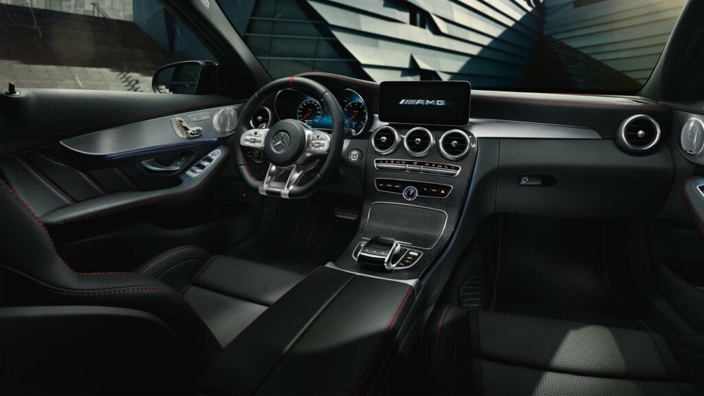 Diseño interior de la novedosa Clase C AMG de Mercedes-Benz