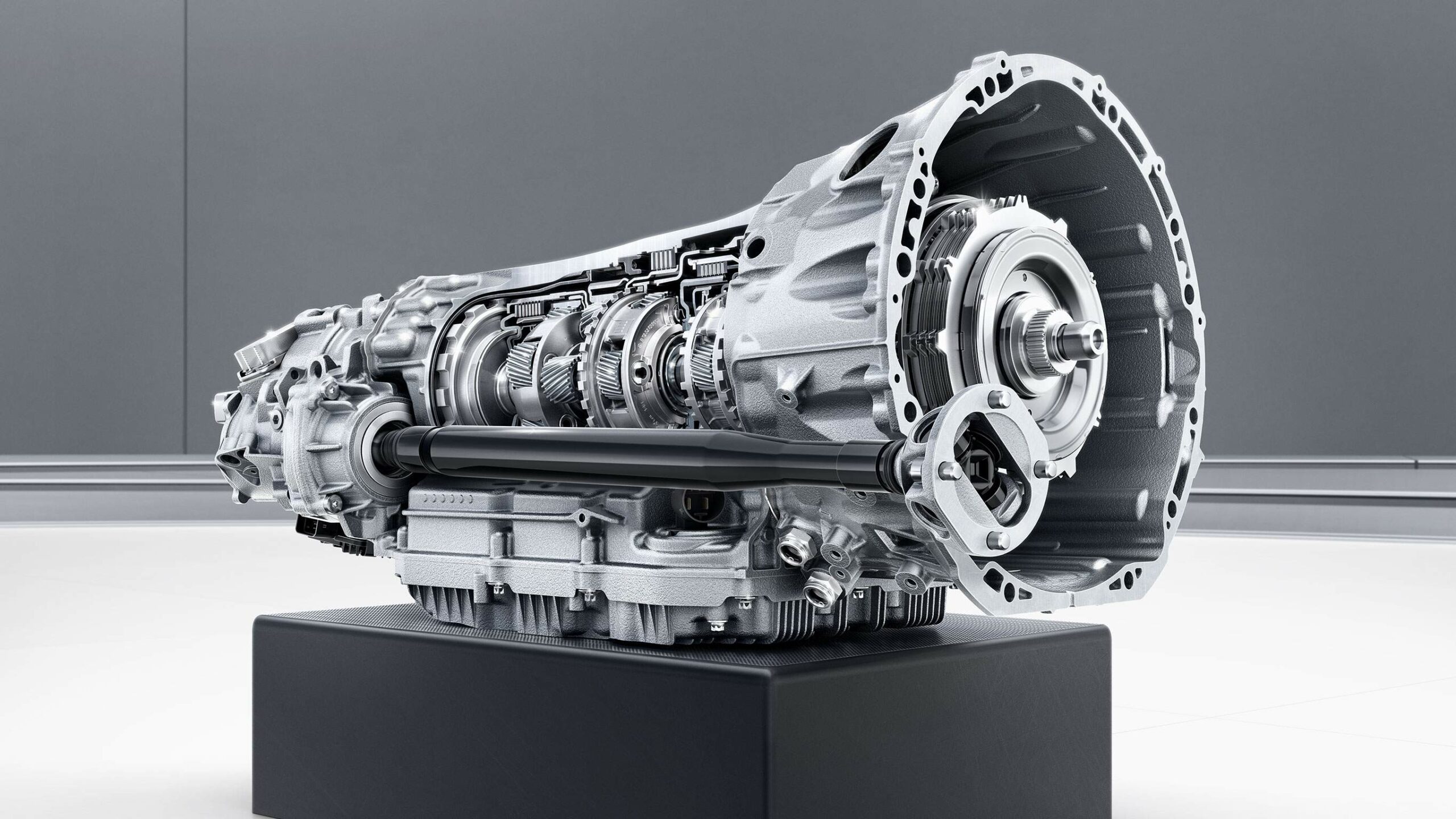 Potente motor de competicion de la Clase C AMG de Mercedes-Benz