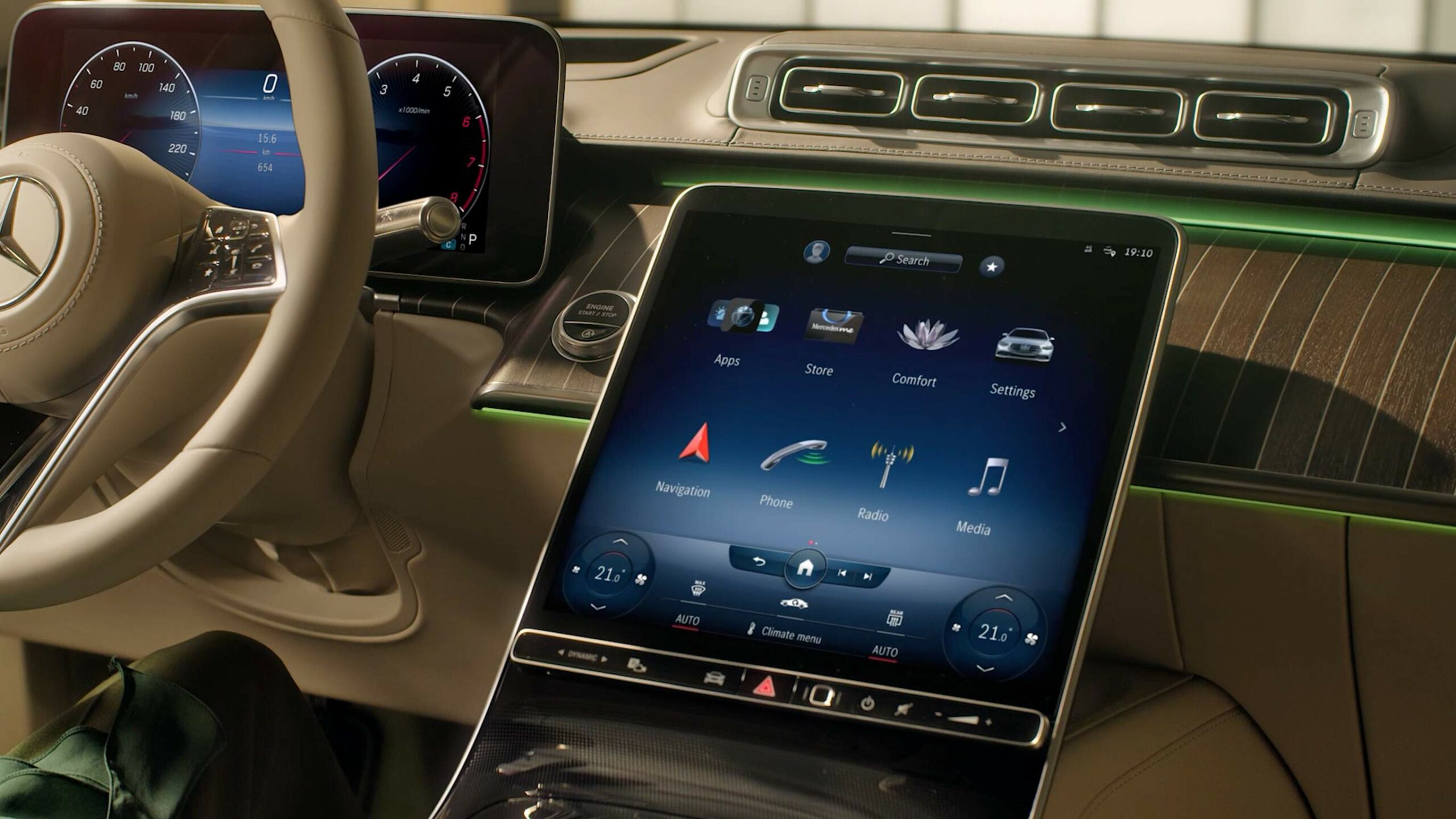 Tecnologia digital dentro del habitaculo de la Clase C Sedan de Mercedes-Benz