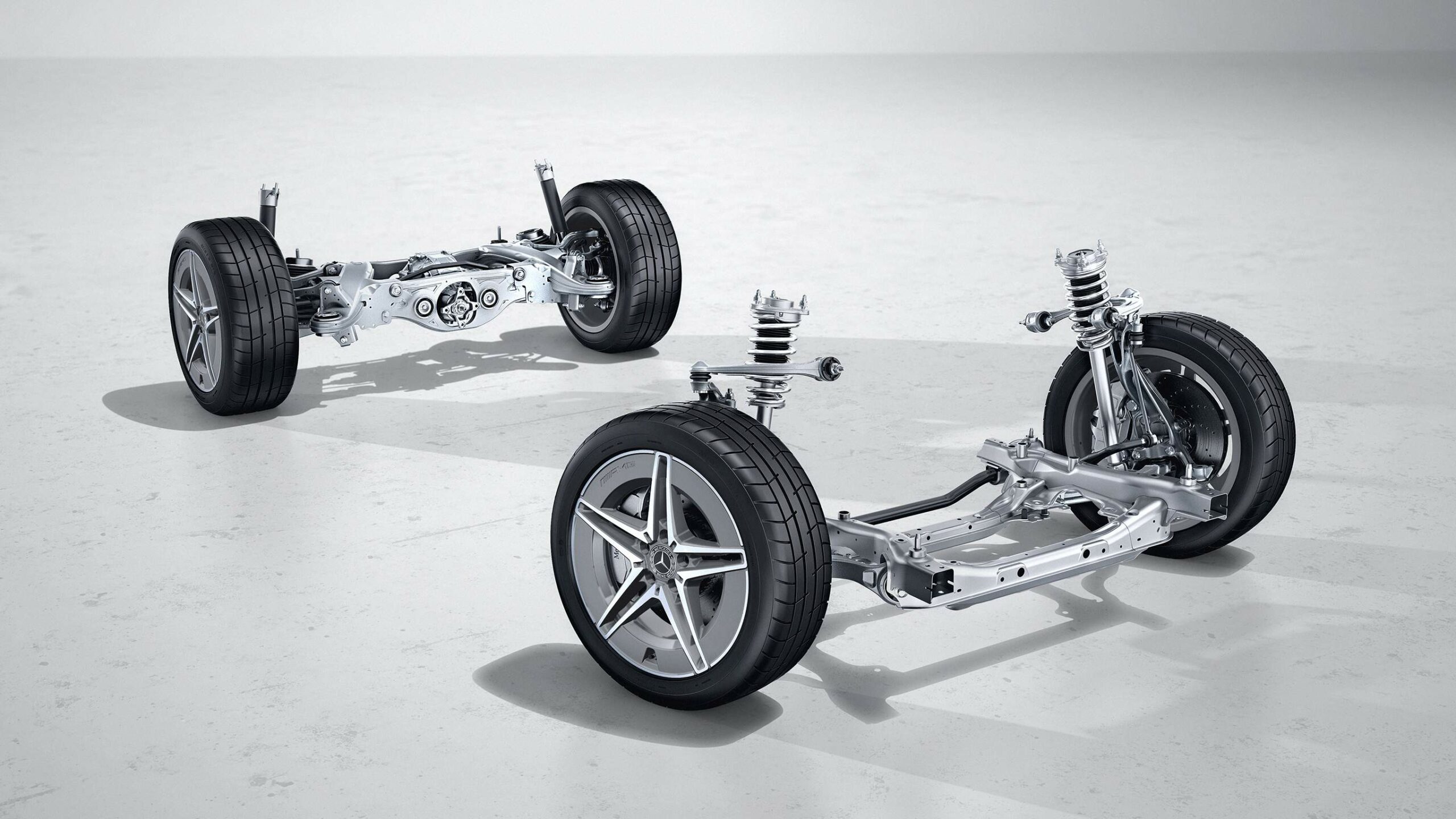 Chasis deportivo de la Clase C Sedan de Mercedes-Benz, suspensiones