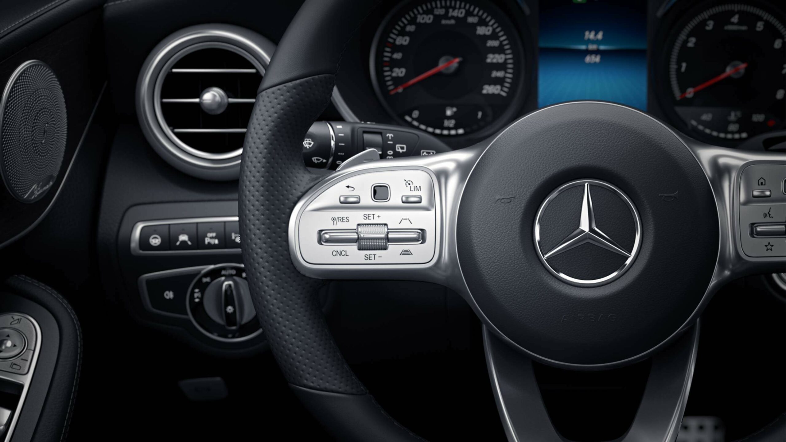 Detalles del volante de conducir en la Clase C Cabriolet de Mercedes-Benz