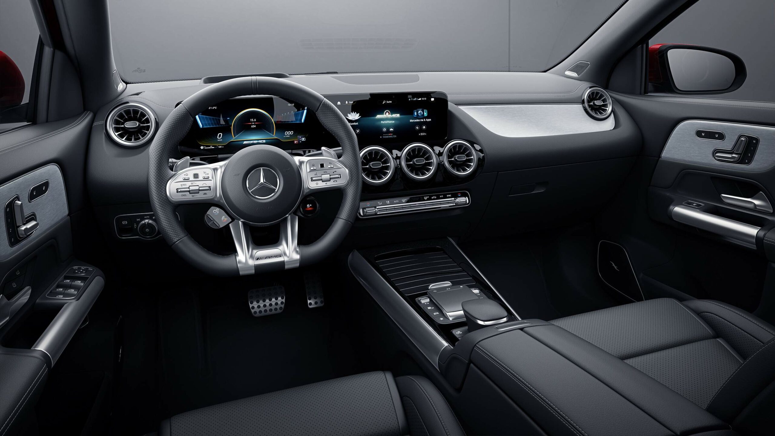 Interior de la deportiva GLA AMG 45 de Mercedes-Benz, deportiva desde todo punto de vista