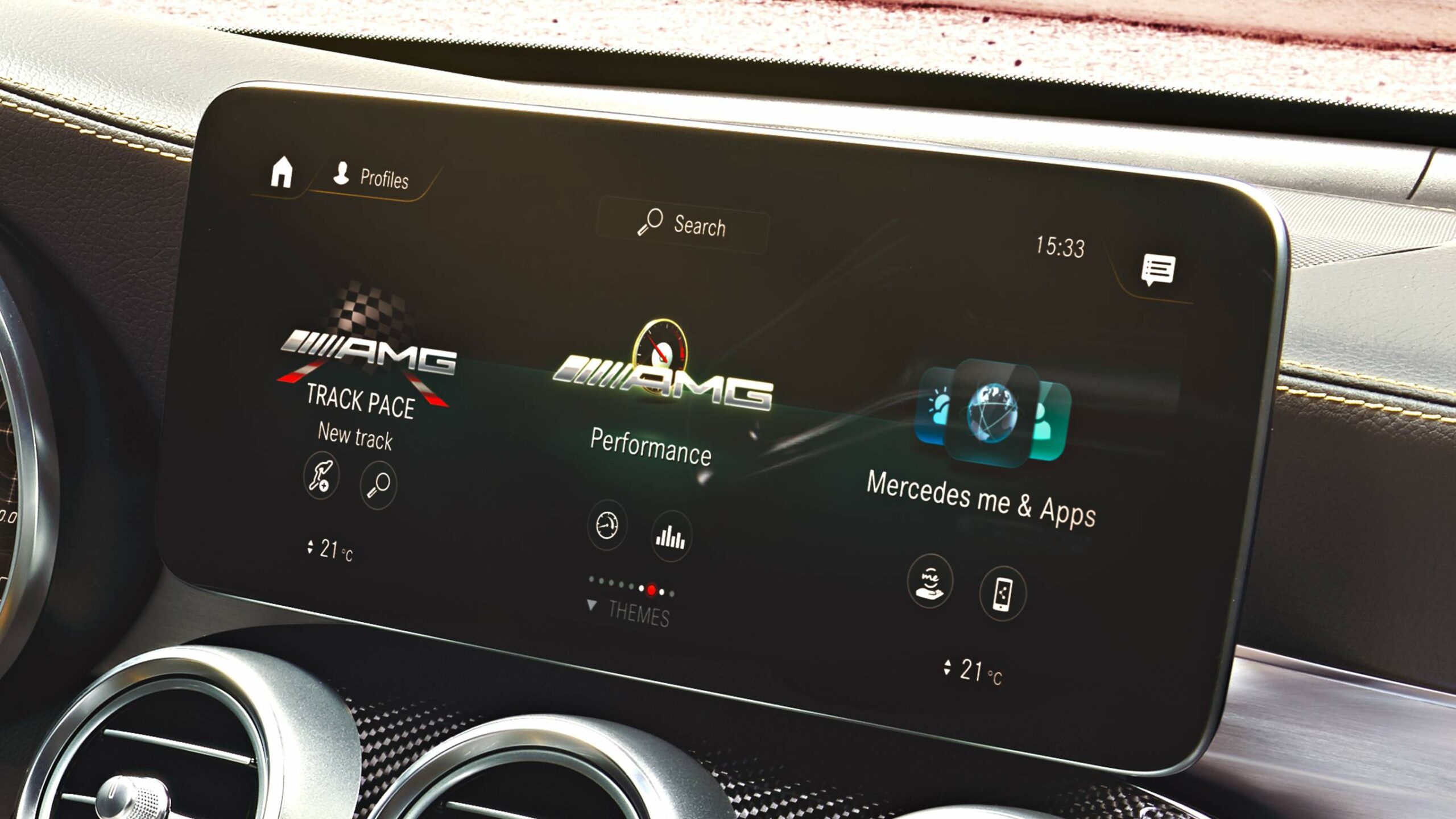 Pantalla tactil dentro de la GLC Coupe AMG de Mercedes-Benz