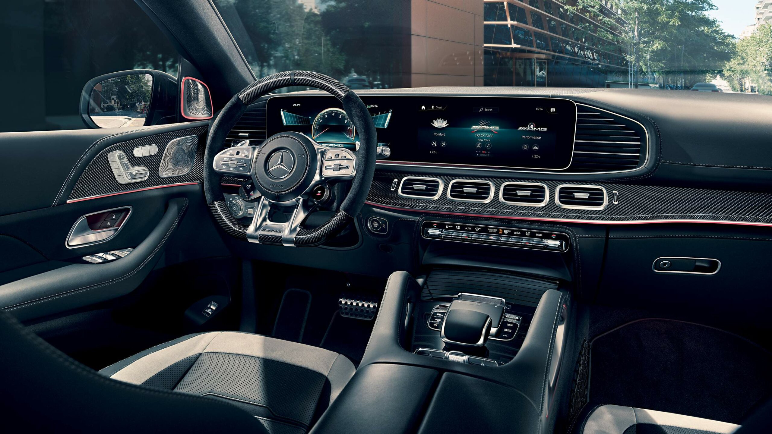 Interior deportivo y elegante de la GLE Coupe AMG de Mercedes-Benz