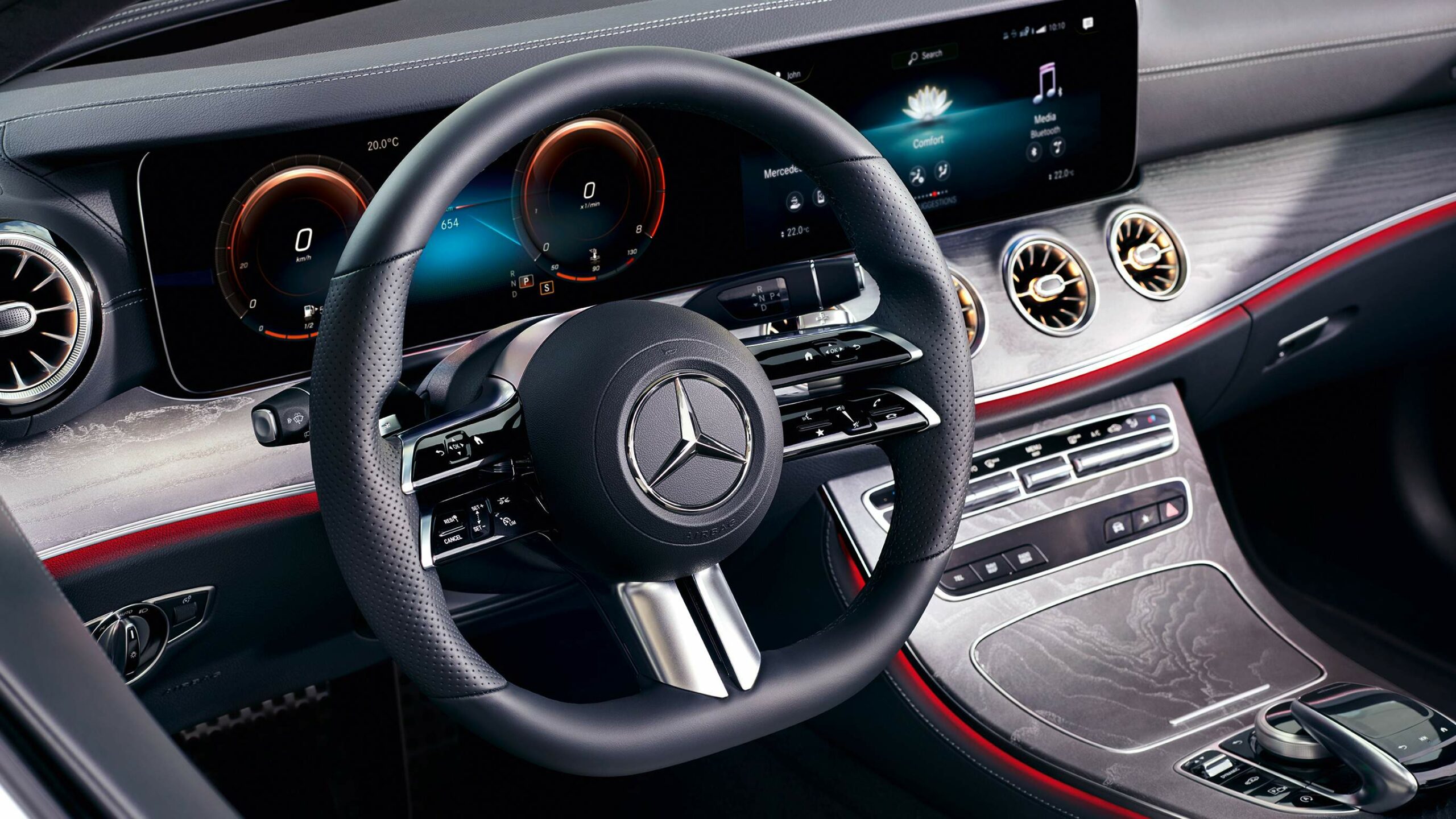 Diseño del volante del descapotable Clase E Cabriolet de Mercedes-Benz