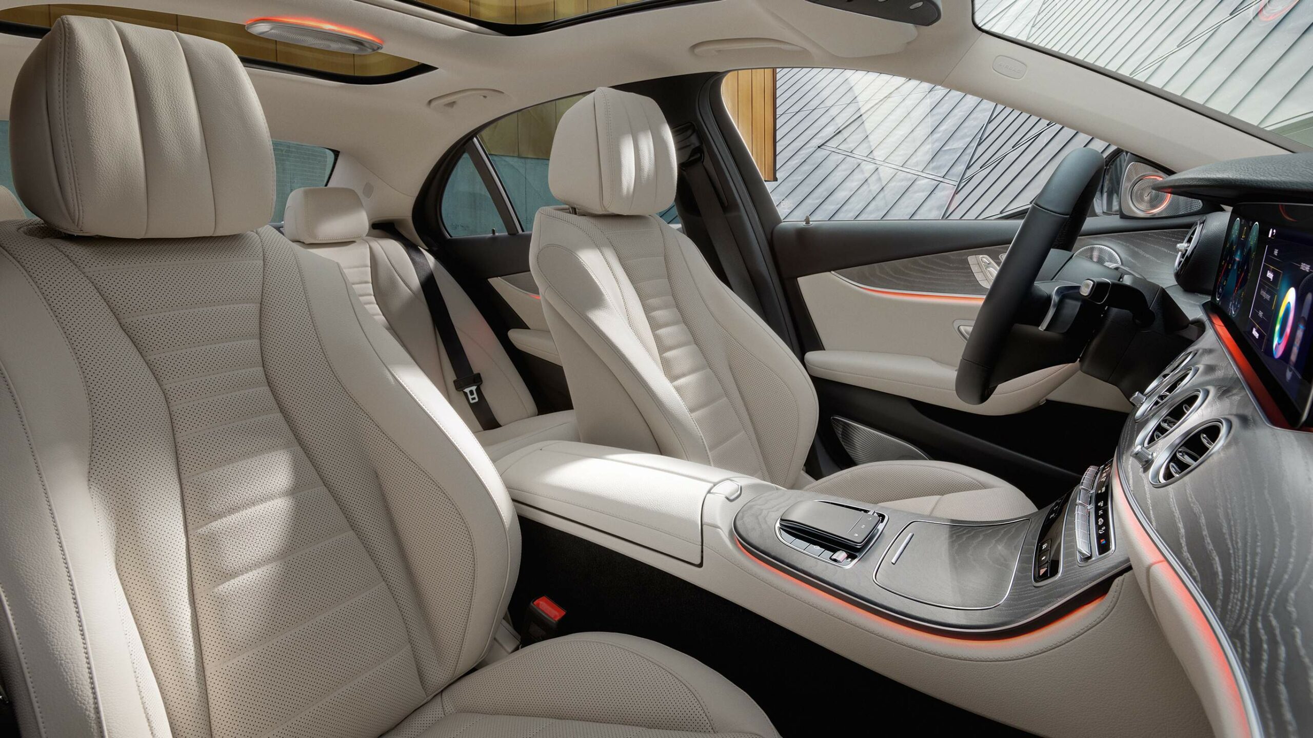 Diseño interior de la magnifica Clase E Sedan de Mercedes-Benz