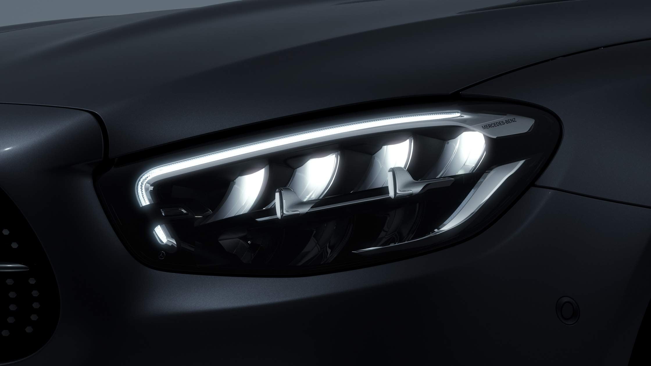 Luces LED frontales de la Clase E Sedan de Mercedes-Benz
