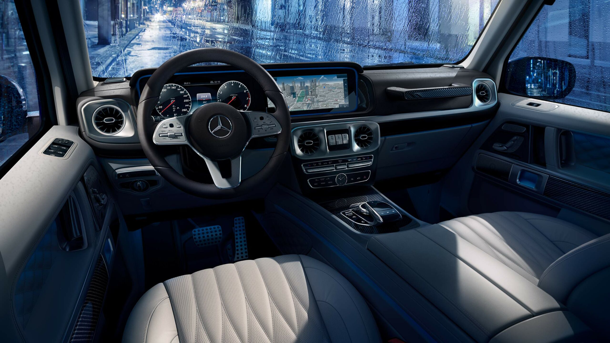 Interior con ambiente personalizado y sistema MBUX dentro de la Clase G SUV