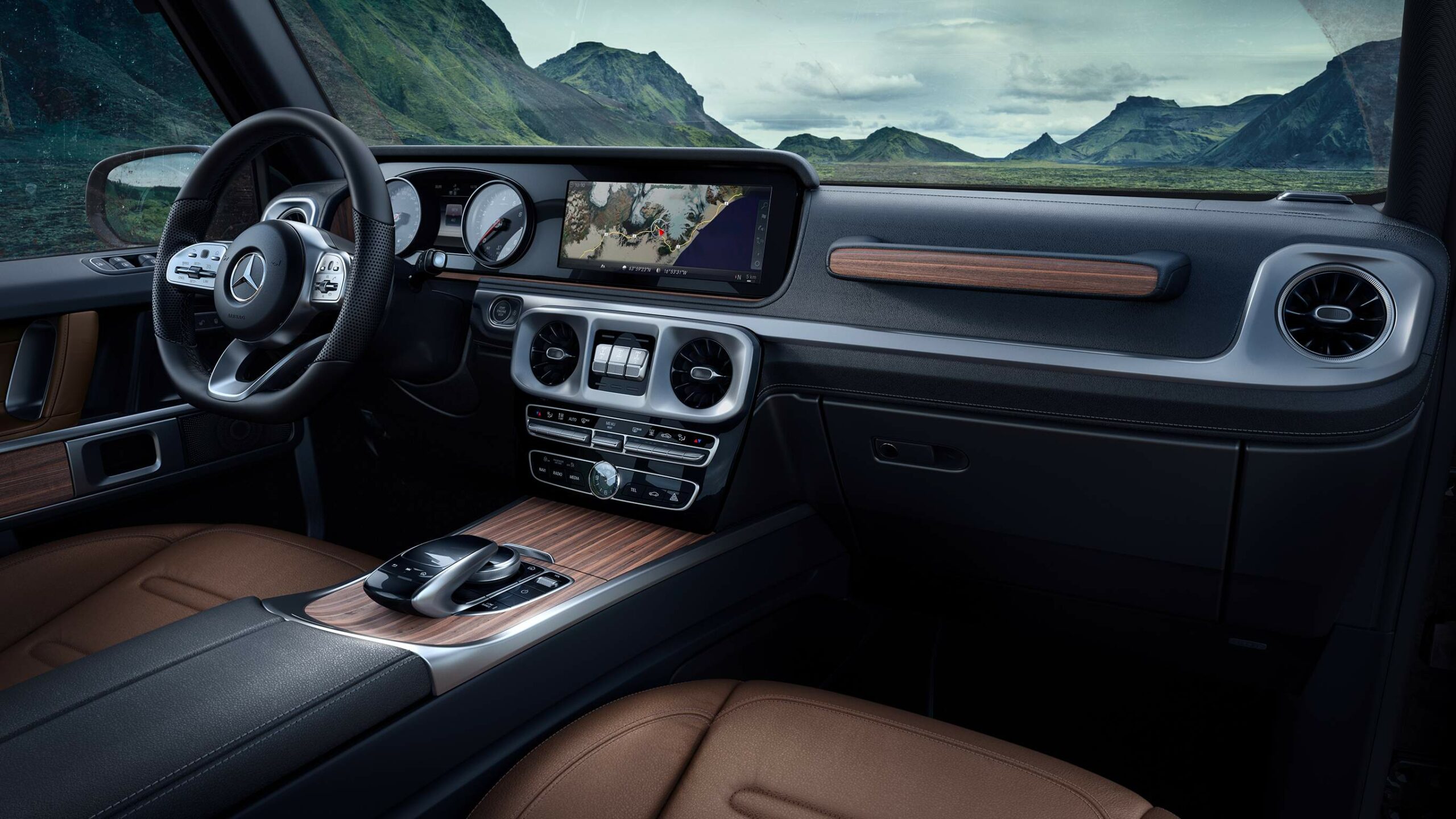 Interior rustico dentro de la prestigiosa Clase G SUV de Mercedes-Benz