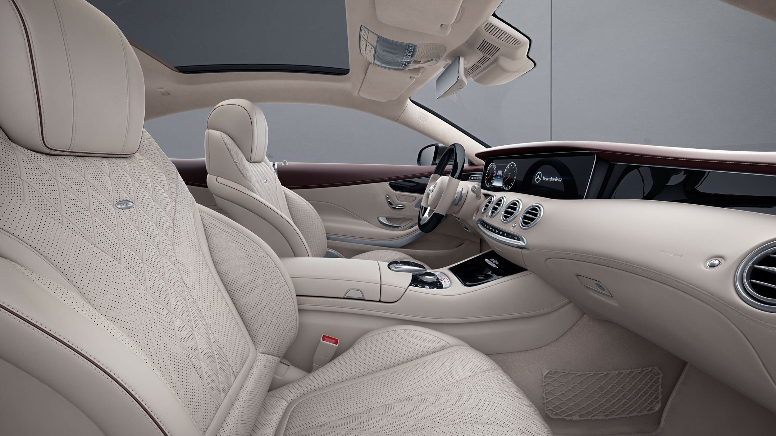 Interior rustico dentro de la Clase S Coupe de Mercedes-Benz
