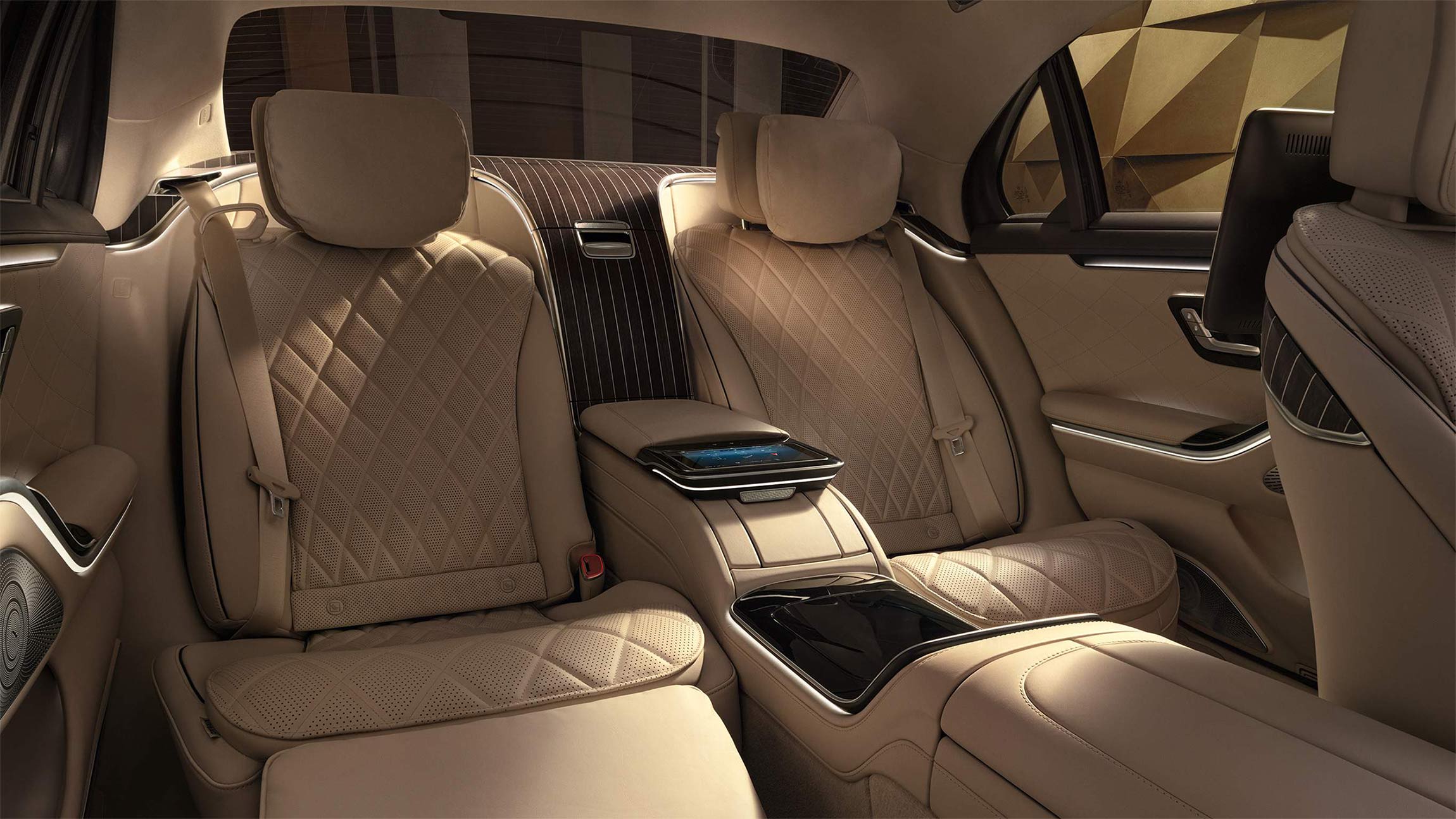 El gran espacio y confort interior que ofrece la Clase S Sedan de Mercedes-Benz
