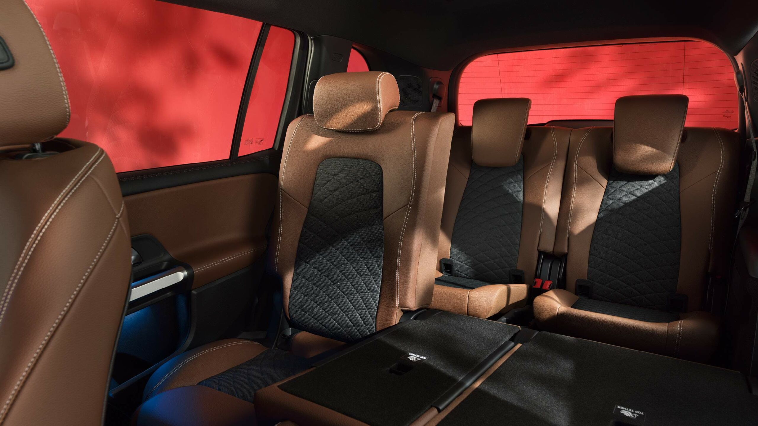Espacioso interior dentro de la GLB SUV de Mercedes-Benz para un maximo confort