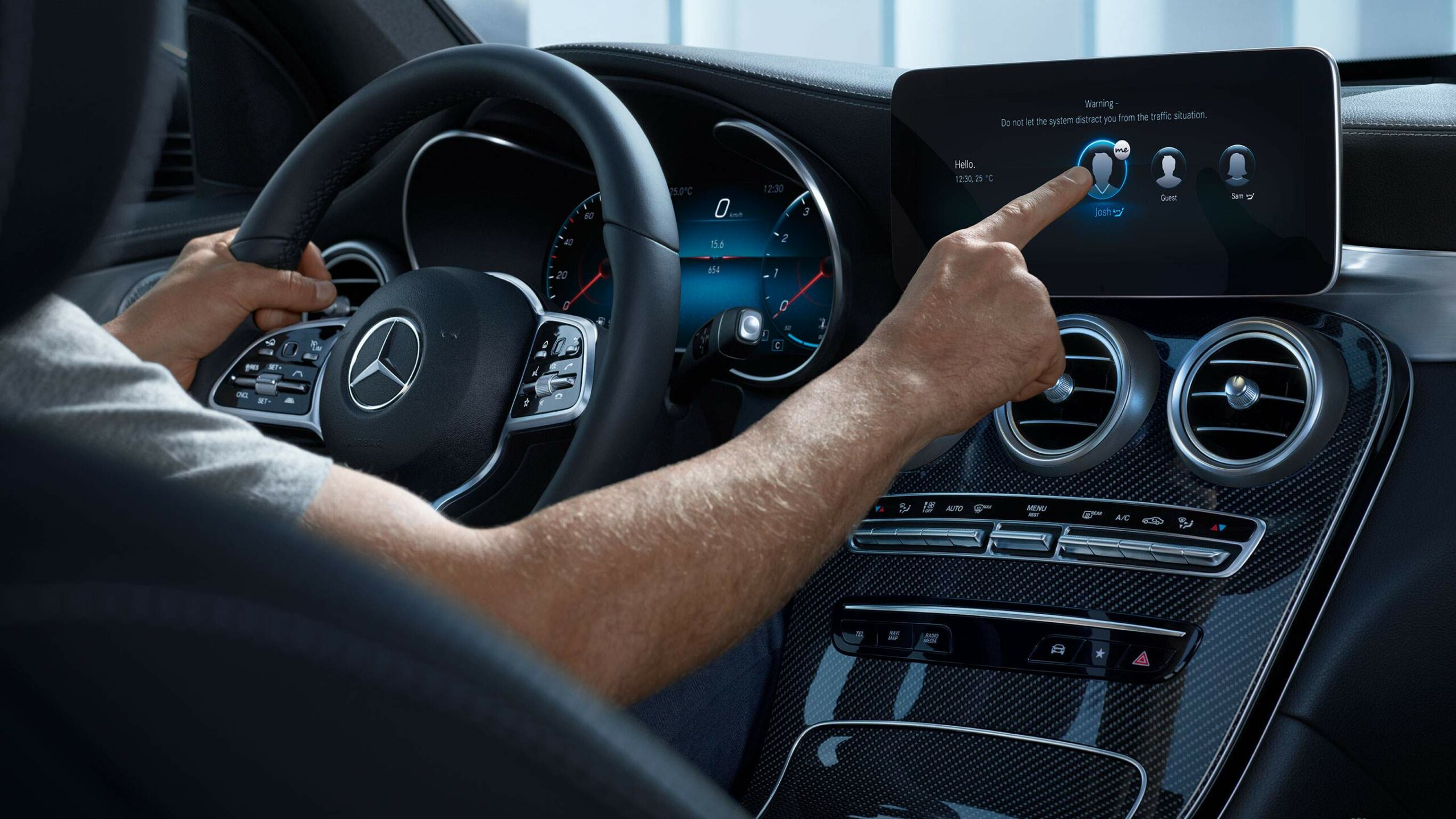 Pantalla tactil dentro de la GLC Coupe de Mercedes-Benz