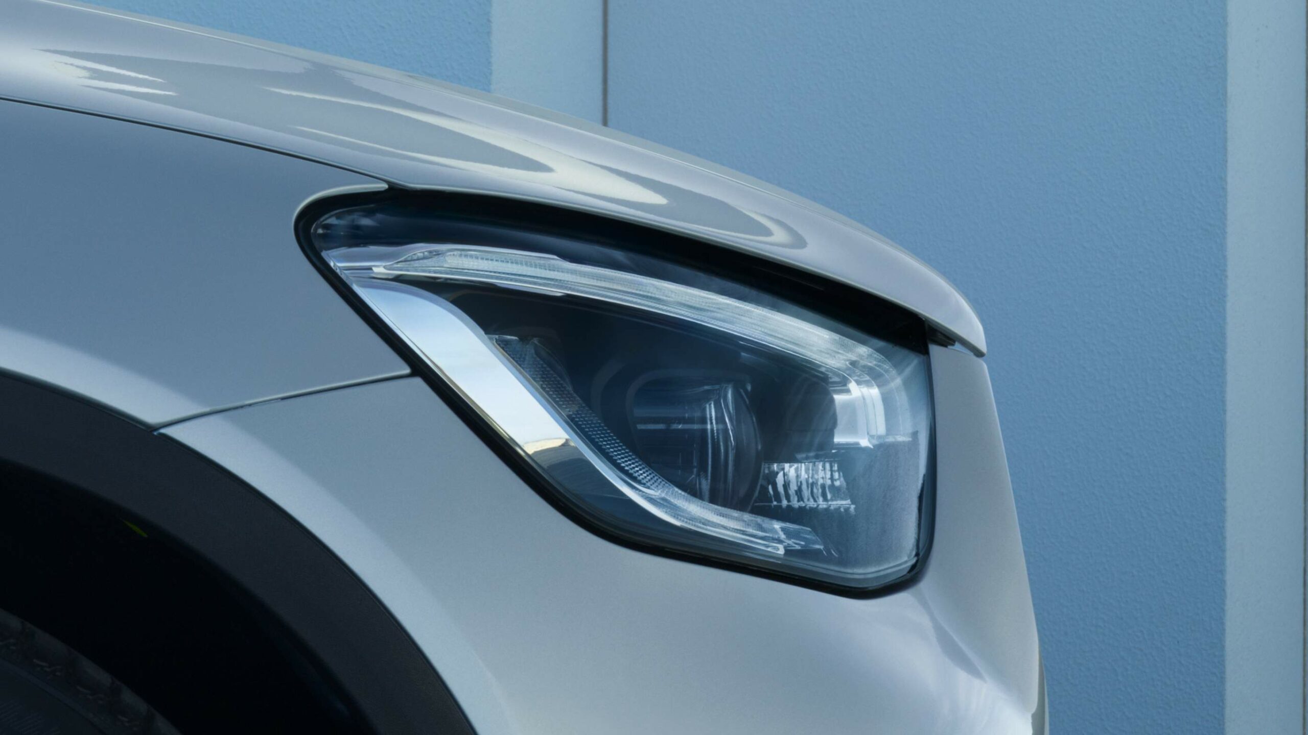 Luces frontales de la GLC Coupe vistas desde una mirada lateral