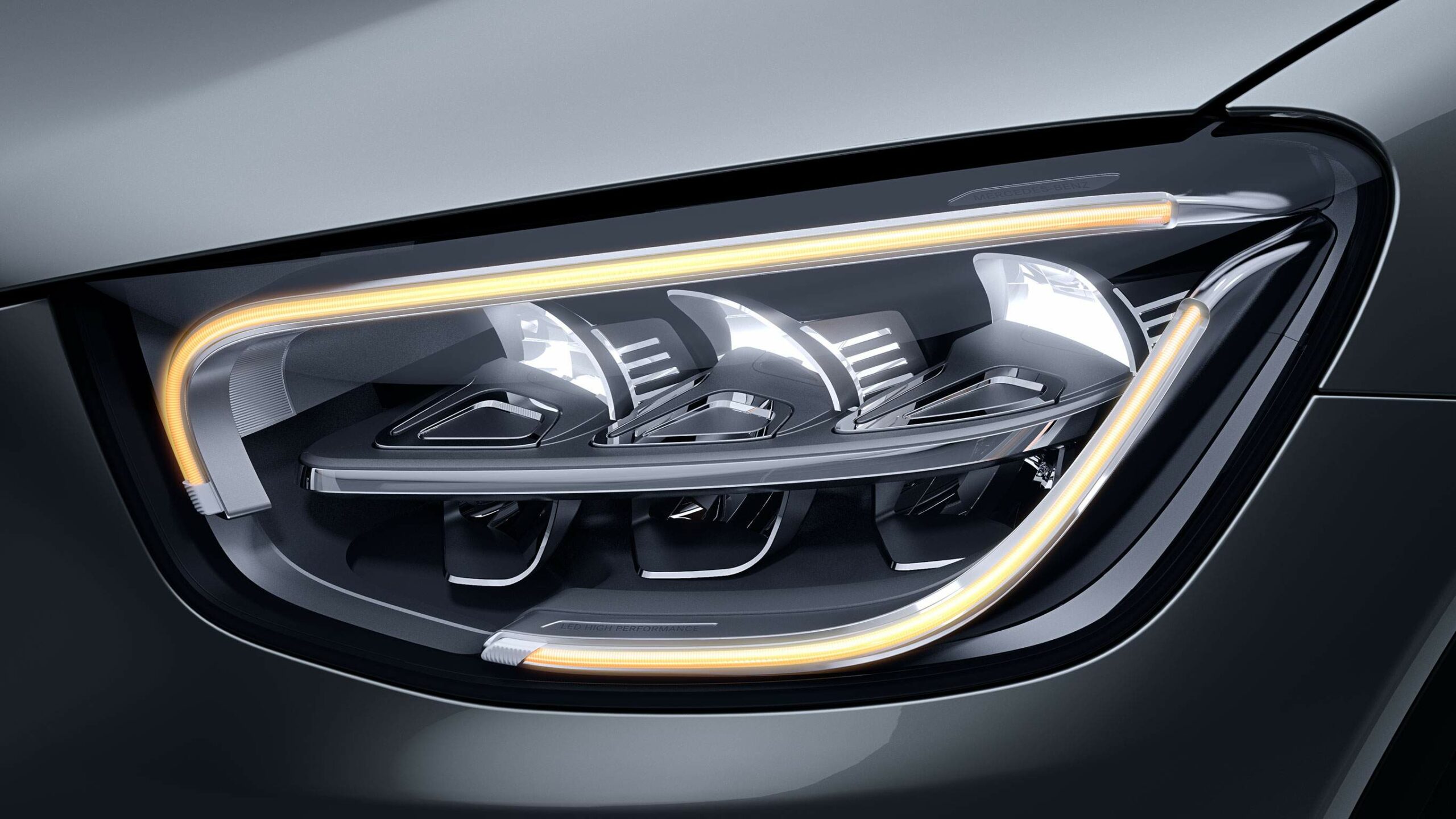 Faros frontales inteligentes de la GLC SUV de Mercedes-Benz