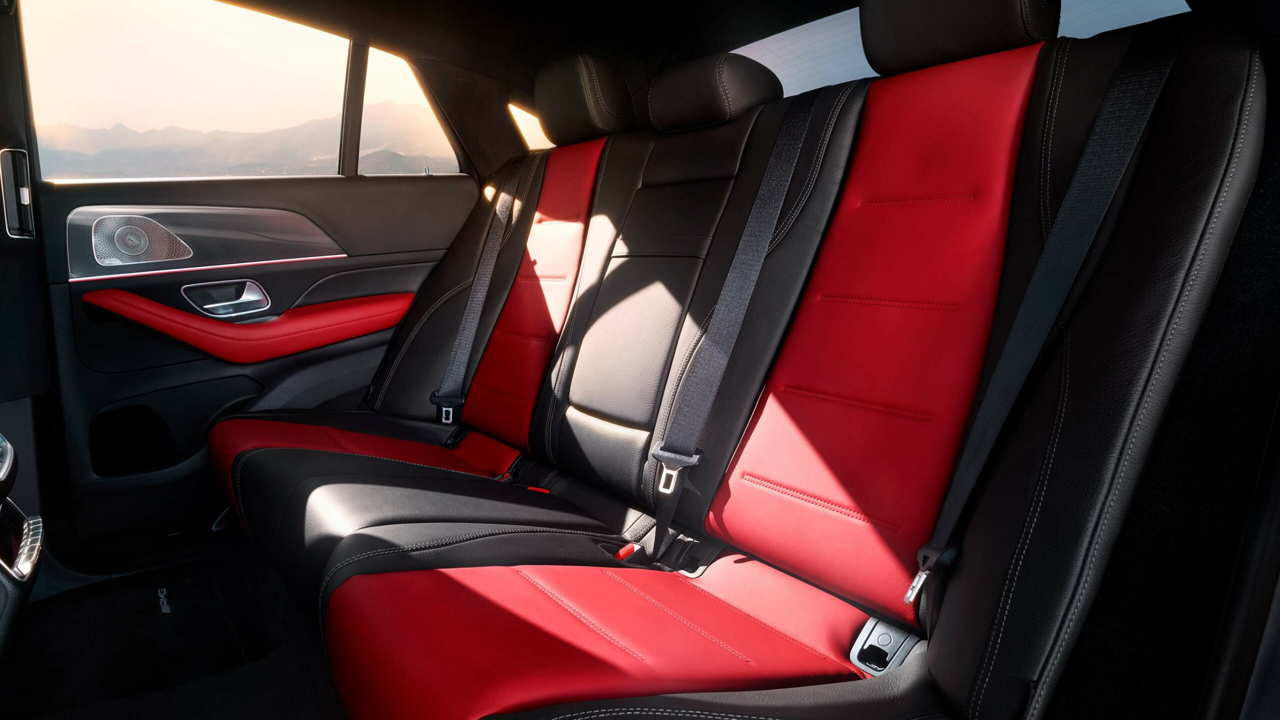 Diseño de asientos traseros dentro de la GLE Coupe de Merceders-Benz