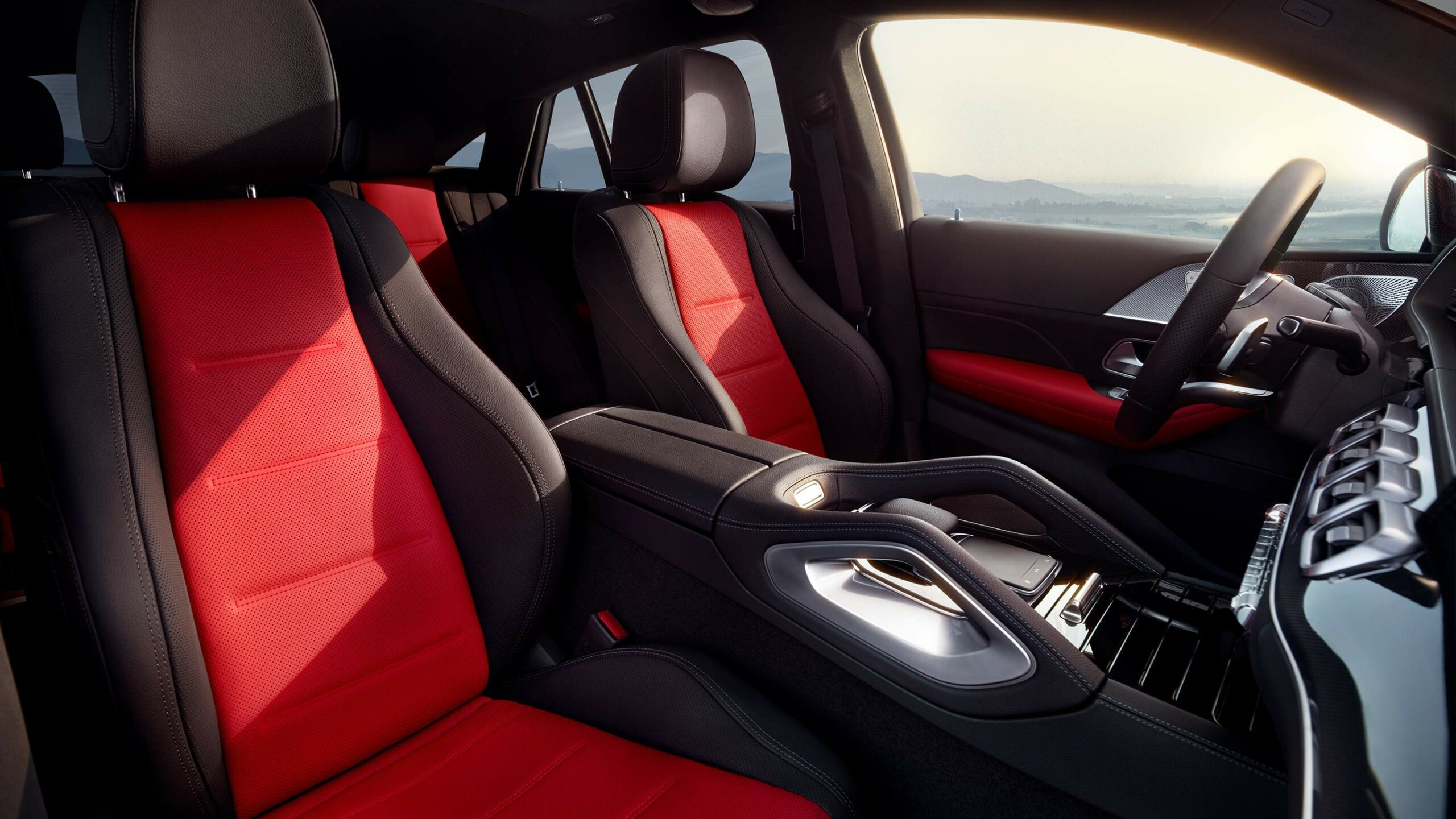 Mercedes-Benz GLE Coupe, asientos rojos y negros