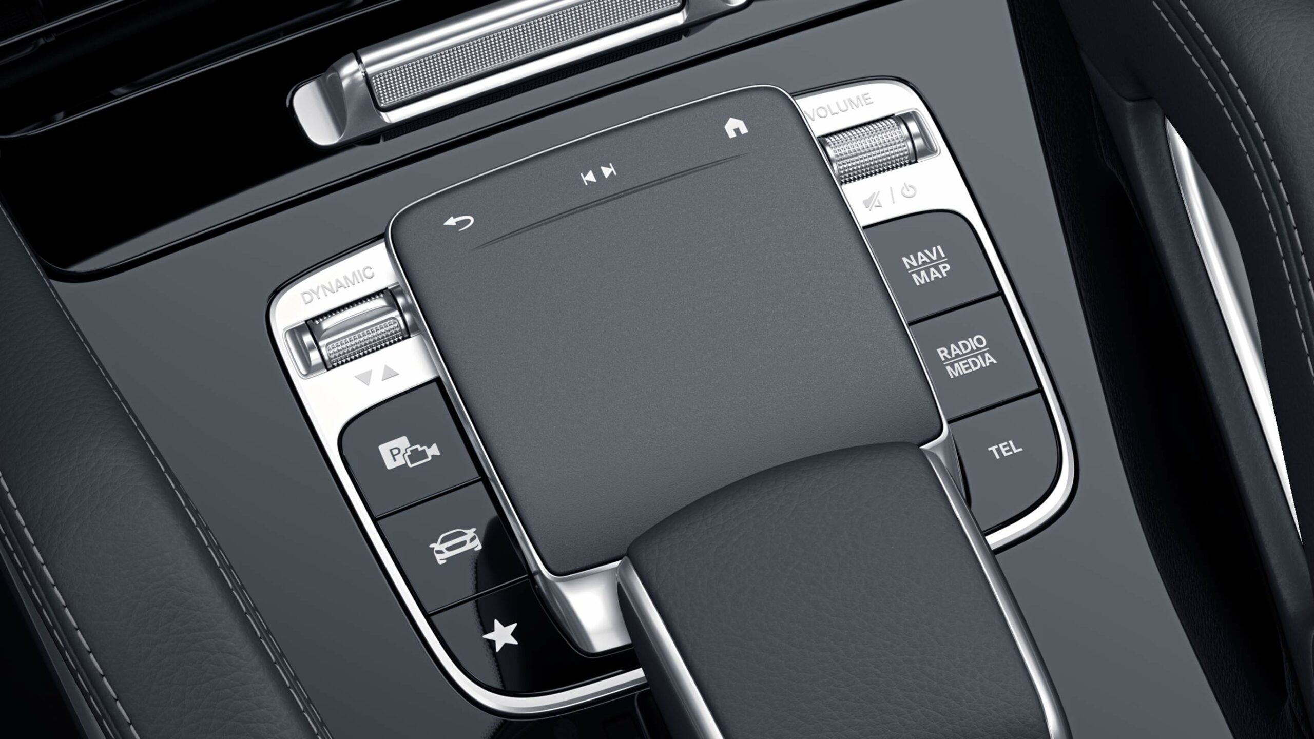 Centro de control del conductor de la GLS SUV de Mercedes-Benz, altamente digital