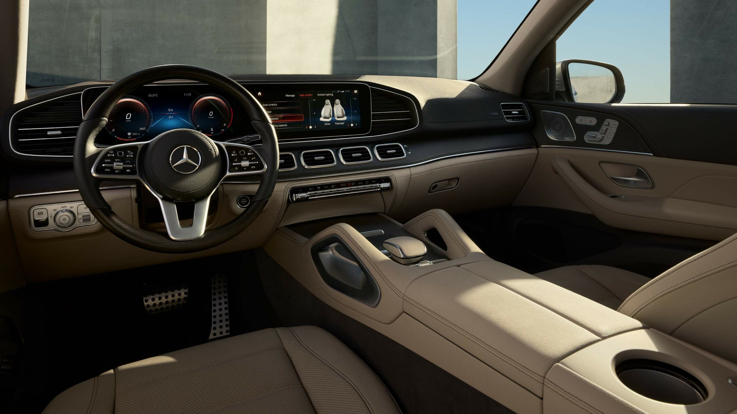 Habitaculo moderno e innovador dentro de la GLS SUV de Mercedes-Benz