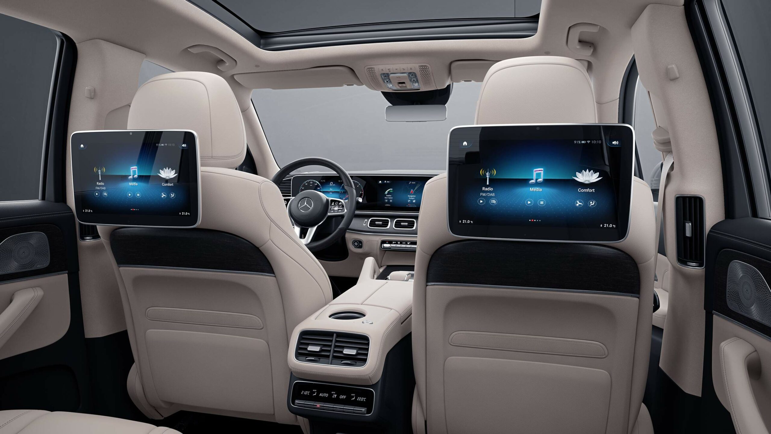 Asientos traseros de la GLS SUV de Mercedes-Benz con pantallas tactiles y MBUX