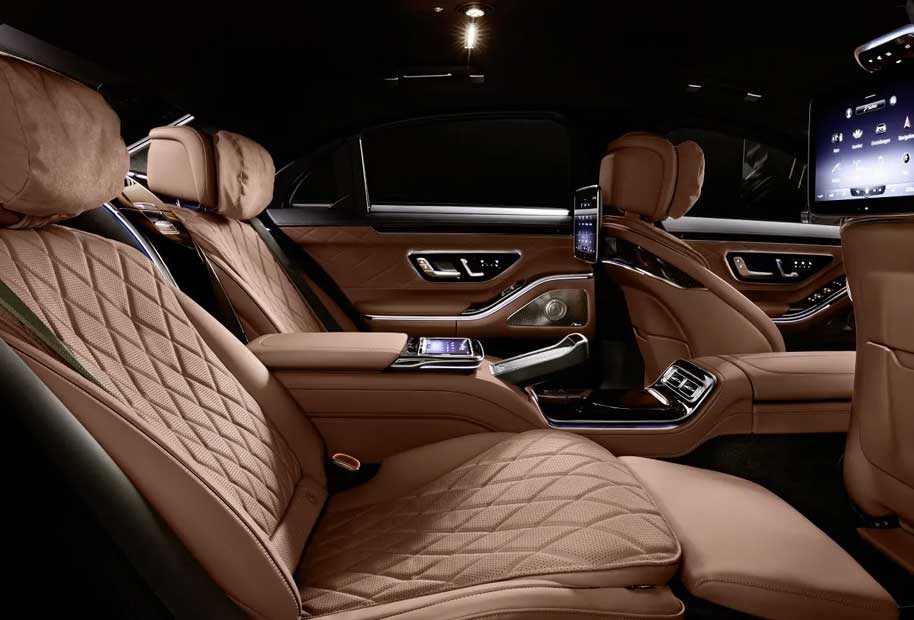 El interior de nuestros vehículos Mercedes-Benz es donde la emoción se encuentra con la inteligencia y donde el lujo moderno cobra vida.
