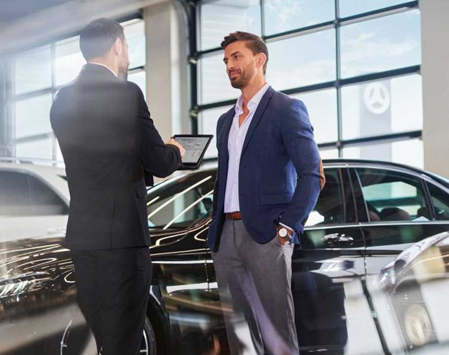 Siempre que usted agende su cita en el Taller de Mercedes-Benz con antelación, un asesor de servicio lo atenderá en un lapso de 10 minutos, a partir de la hora previamente fijada.