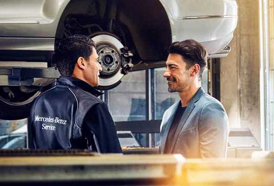 En Mercedes-Benz nos encargamos de hacerle seguimiento tanto a usted como a su vehículo para asegurarnos que todo problema se haya solucionado.