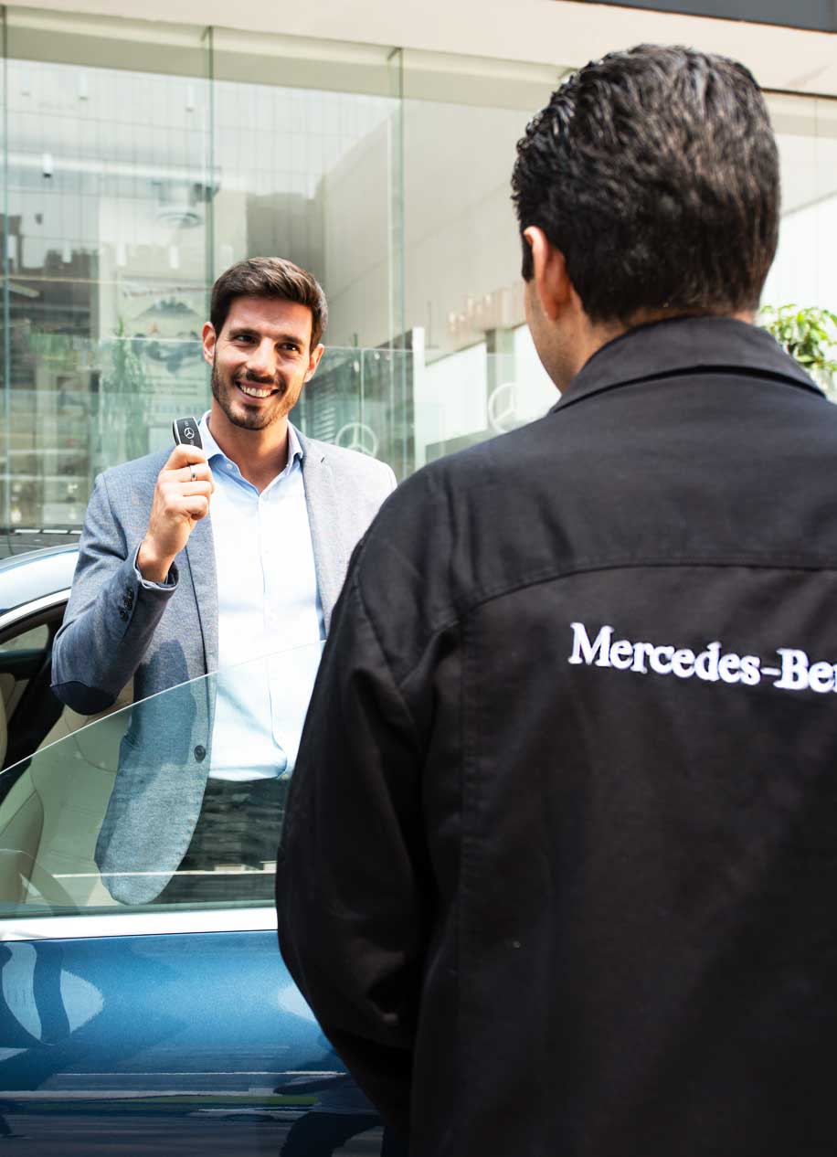Si usted trae su vehículo Mercedes-Benz para mantenimiento preventivo antes de las 10:00 hs., previa reserva de cita; le garantizamos que estará listo y a su disposición para el mismo día, antes de las 17:30 hs.