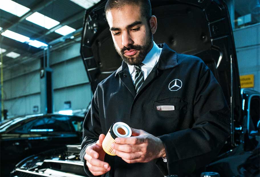Los filtros juegan un papel crucial a la hora de proteger su vehículo Mercedes-Benz. Su rol reside en purificar el aire, aceite y combustible que va al motor para eliminar todos los gases e impurezas que puedan ocasionar daños.